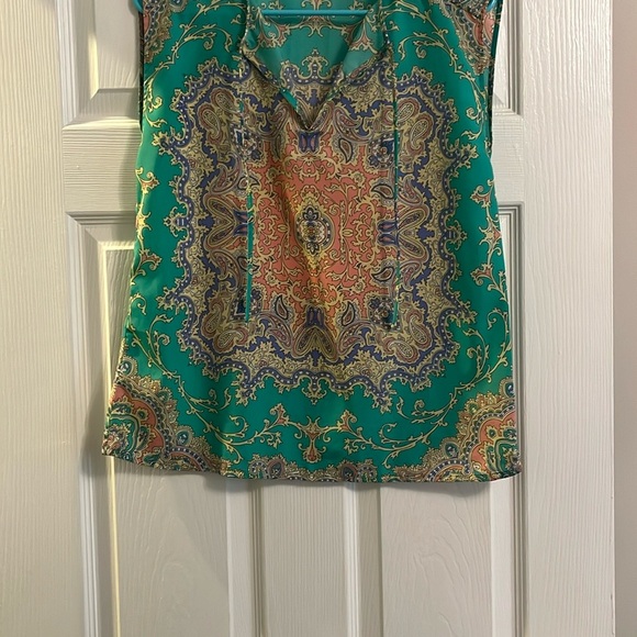 Ann Taylor Vibrant Green Paisley Women's Top - Picture 5 of 5